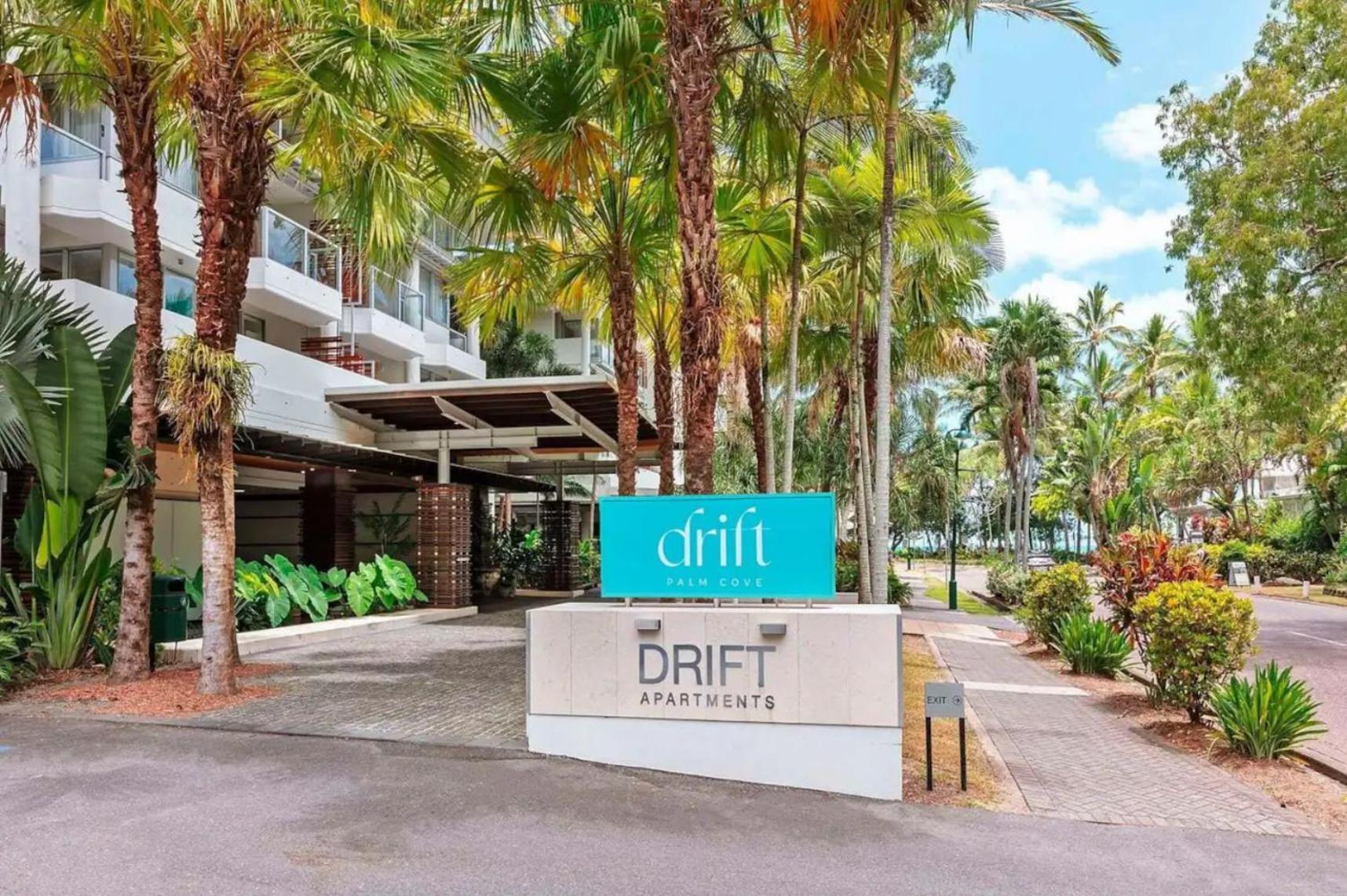 Palm Cove Beachside Apartments - Pool And Garden Views Exterior photo