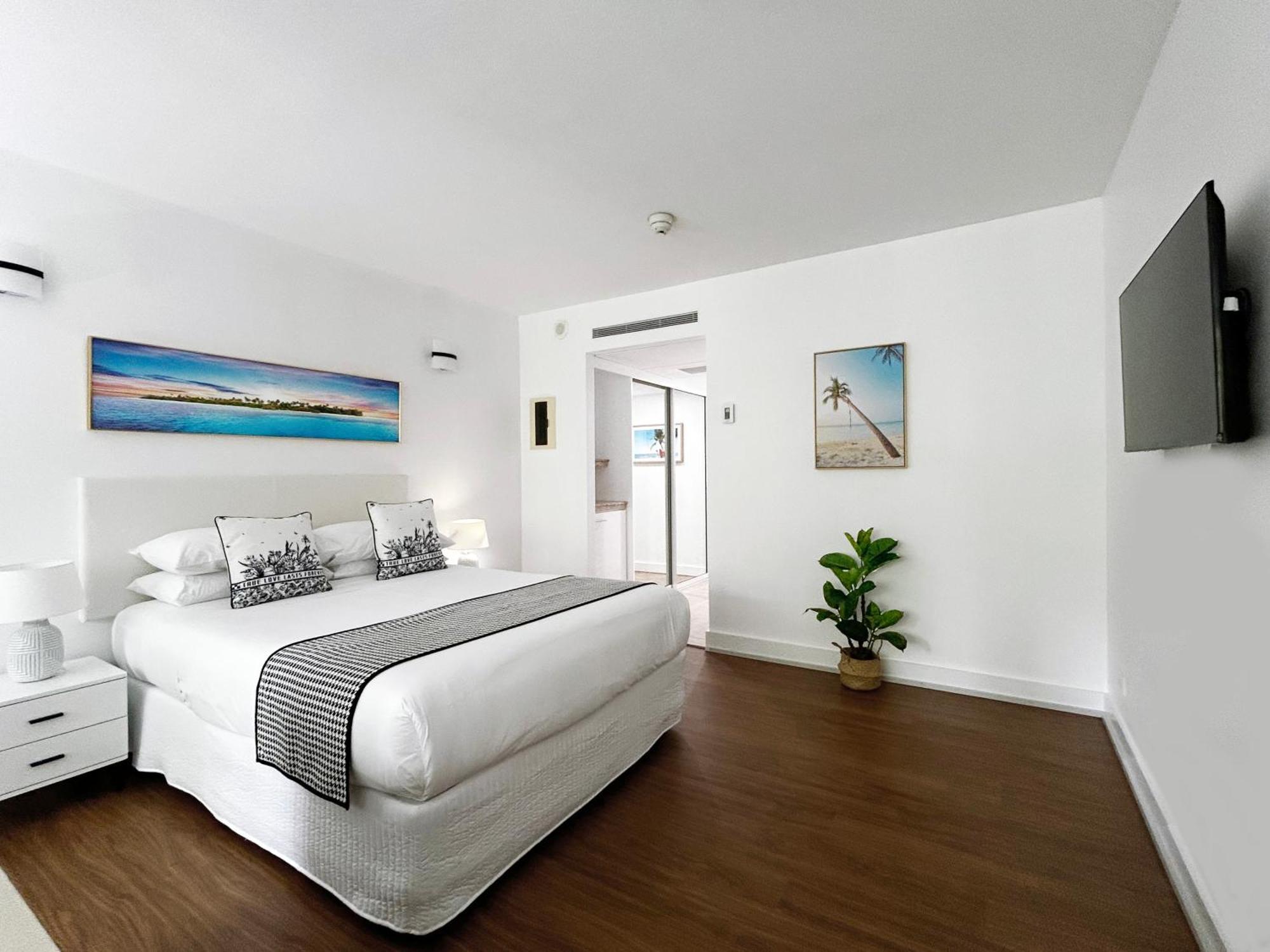 Palm Cove Beachside Apartments - Pool And Garden Views Exterior photo